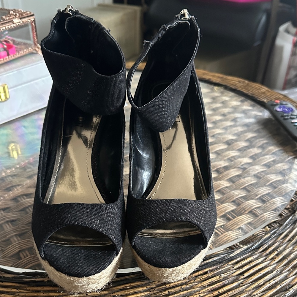 Jennifer Lopez Black Wedges with Tan Platform
